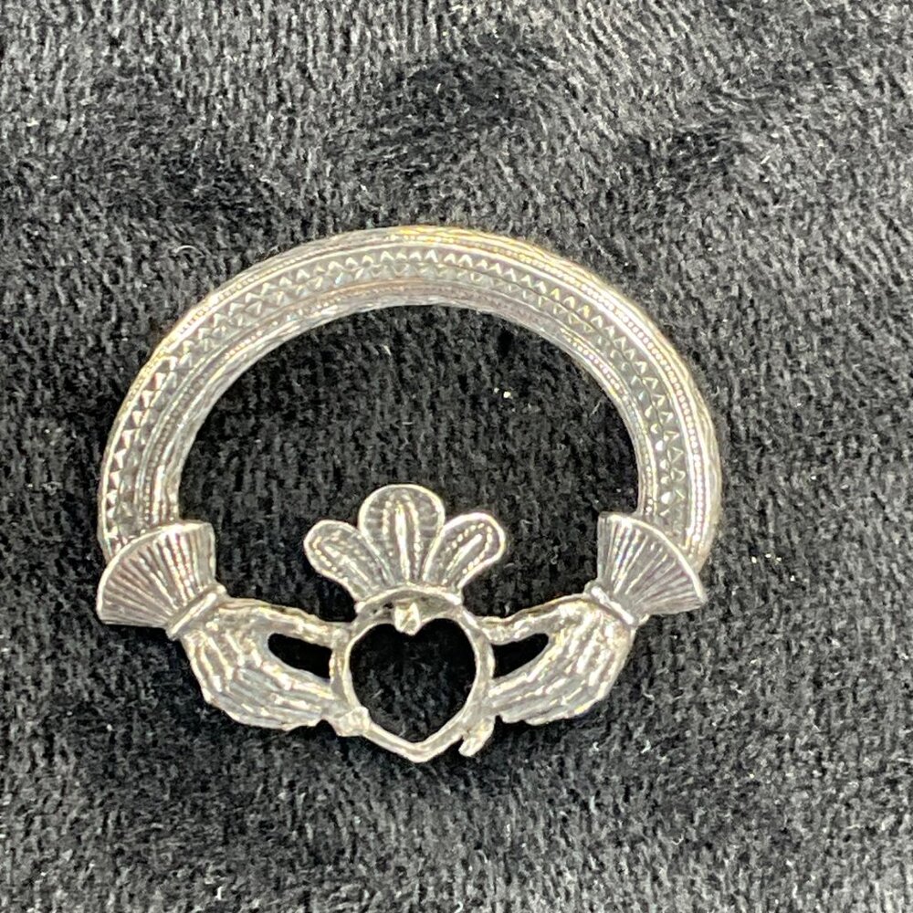 Celtic Claddagh Pin Brooch Vintage Style Silver Tone‎ Heart & Crown Desi